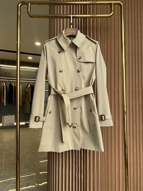 burberry short trench kensington|trench coat burberry original.